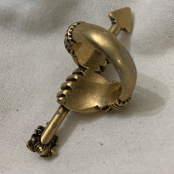 GUCCI Hand And Arrow Ring Size 5/14 - Picture 7 of 16